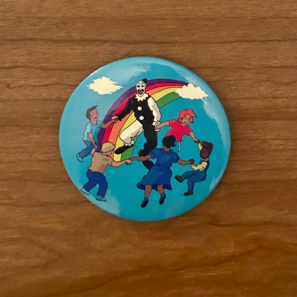 NWT•Horror Film Set• BUCKLE-DOWN Canvas Wallet, “IT 2” & 2 “Terrifier” Film Pins - Picture 4 of 16